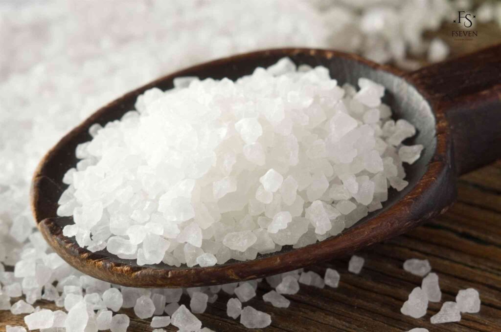 Tẩy áo trắng bị bẩn bằng phèn chua
